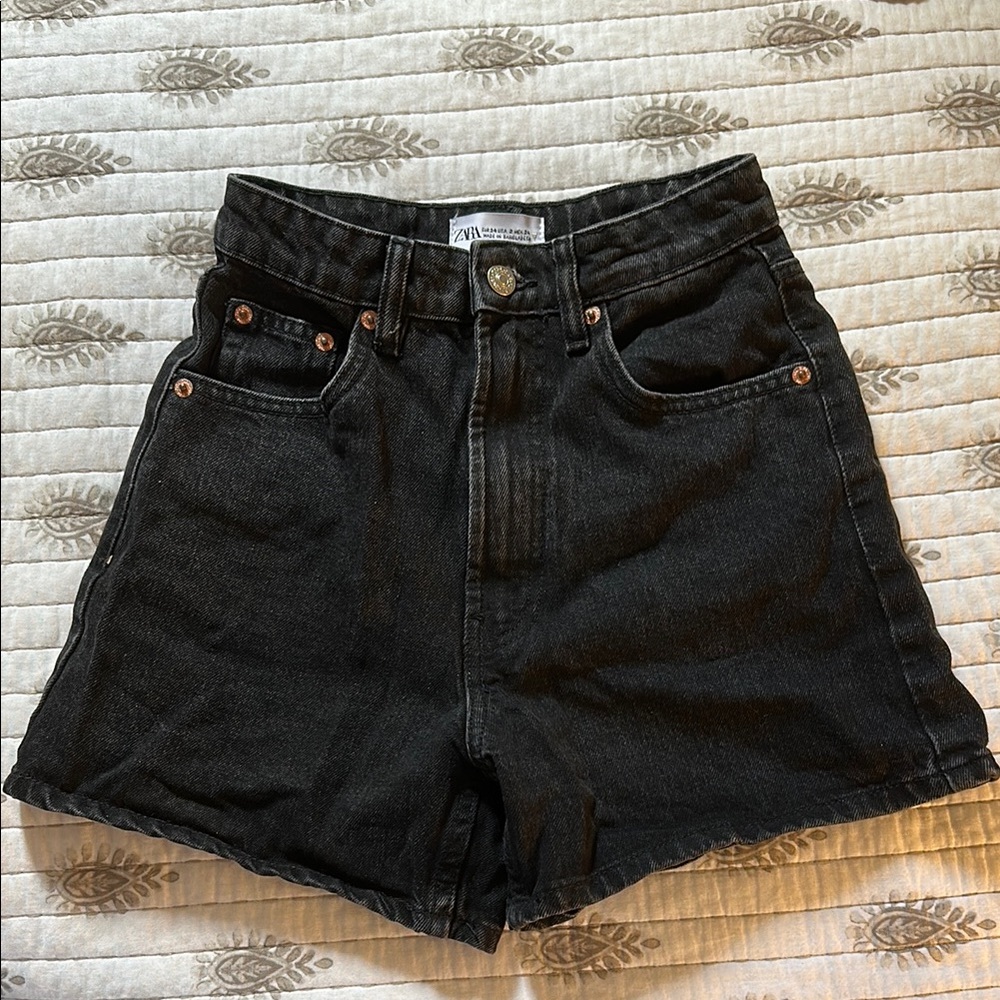 Zara Black Jean Shorts High-Waisted Relaxed Fit
